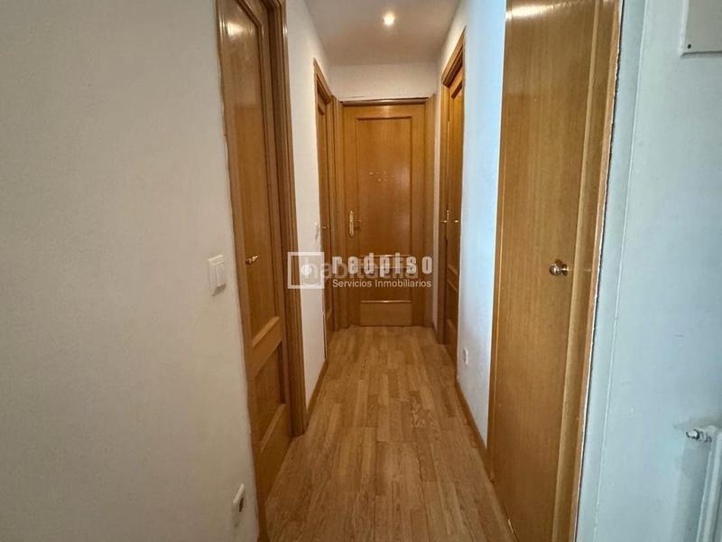 Foto 2b46fe15-b9b5-465e-9ddd-a32832b4817b. Flat with heating pool in Abrantes Madrid