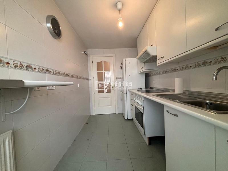 Foto 33f29908-8e88-4fd4-a387-65698e835c2a. Etagenwohnung mit heizung parking pool in Abrantes Madrid