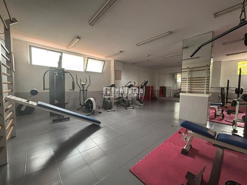 Foto 1708854b-abf2-4dfb-8c6f-90bd55d2c006. Flat with heating parking pool in Abrantes Madrid