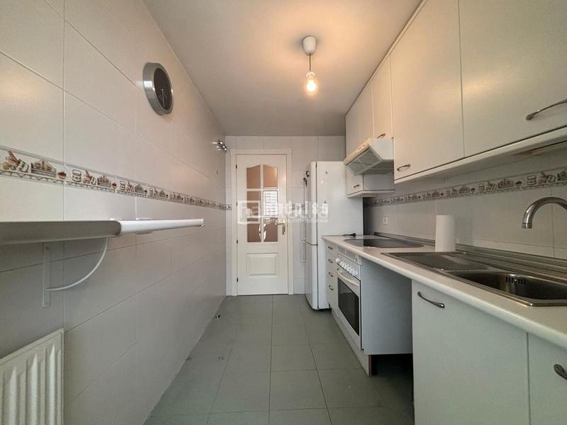 Foto 6f57eb33-9e96-4626-a095-13613a0908f5. Flat with heating parking pool in Abrantes Madrid