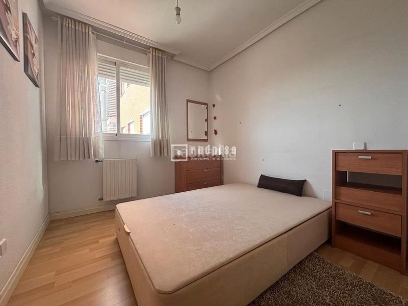 Foto 8f3af312-b779-48d8-a485-252631b2e3d0. Flat with heating parking pool in Abrantes Madrid