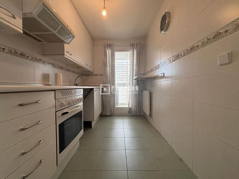 Foto 2ce018fe-e53f-4916-94ee-a55e51ab54d9. Piso en Abrantes Madrid