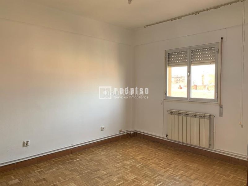 Foto 82a34552-91e2-4331-a91f-f1d2d9b62d28. Flat with heating in Abrantes Madrid