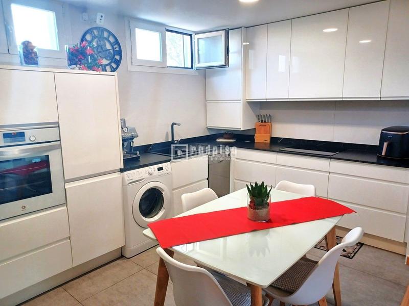 Foto 256c06f9-a9b6-4d8a-bc9b-62fb8a5aaa63. Piso excelente estado para entrar a vivir en Simancas Madrid