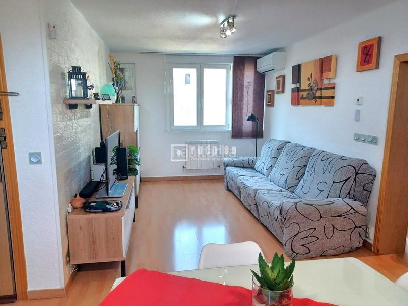 Foto b1102bf4-937e-4b02-bf9a-19be0dd4a6c1. Piso excelente estado para entrar a vivir en Simancas Madrid