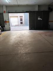Aparcament cotxe a Carrer de palaudàries 31. Parking plaza grande