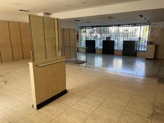 Local Comercial a Estació de França. Gran local en av burgos.