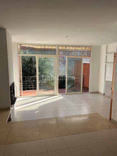 Foto 63c9fd92-3e74-4af8-8a05-9d63a9f5d9d7. Casa adossada amb xemeneia calefacció aparcament a Mollet del Vallès