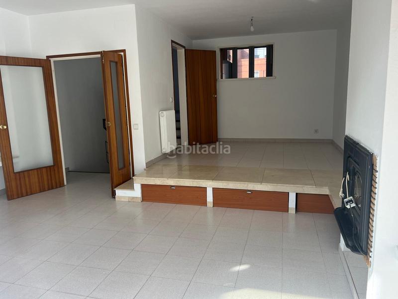 Foto 7935f8ca-409a-4560-b8fd-a997c81e0288. Casa adossada amb xemeneia calefacció aparcament a Mollet del Vallès