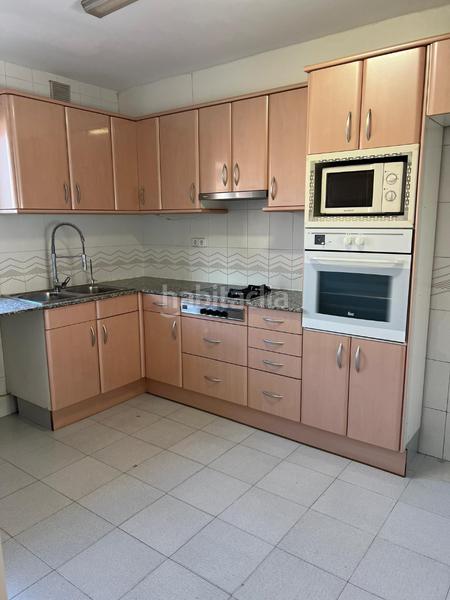 Foto da5fc85a-b802-4cd3-a926-ed0bbab04670. Casa adossada amb xemeneia calefacció aparcament a Mollet del Vallès