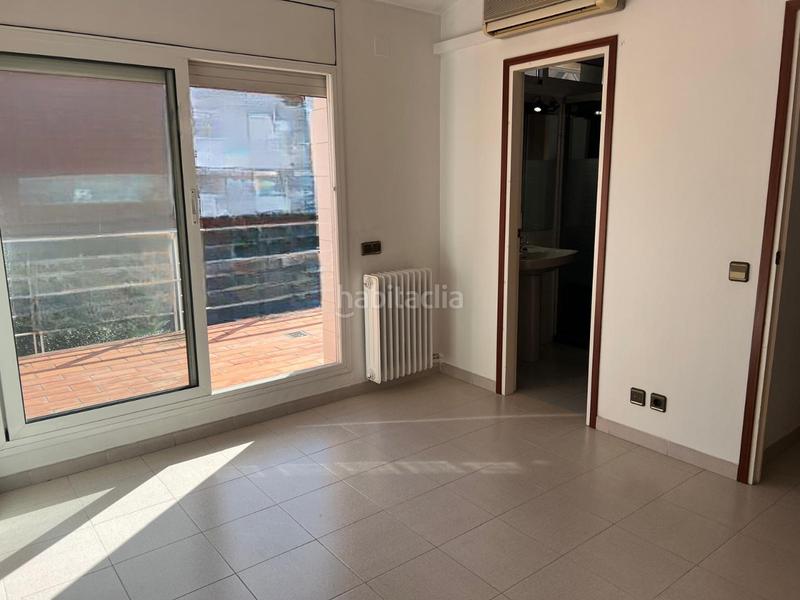 Foto e3e4f5c7-c619-4650-b95c-9fe4fe56b56f. Casa adossada amb xemeneia calefacció aparcament a Mollet del Vallès