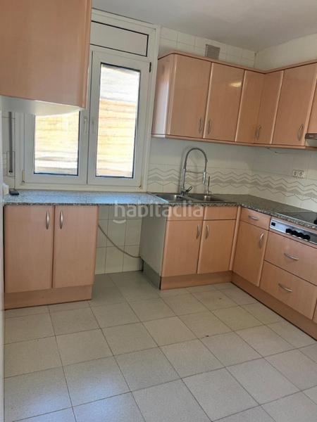 Foto e7c73b98-b74f-4837-963b-dc316bbd8a48. Casa adossada amb xemeneia calefacció aparcament a Mollet del Vallès