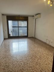 Etagenwohnung in Font Pudenta. Piso  4 hab y balcon en montcada