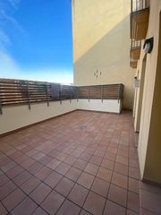 Miete Etagenwohnung in Col·legis Nous. Piso 2 hab 2 baños terraza en centro