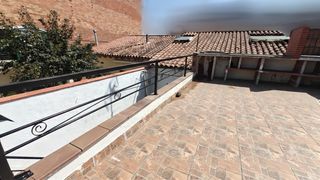 Casa adossada a Col·legis Nous. Casa unifamiliar en planta única.3 hab, chimenea, patio y solari
