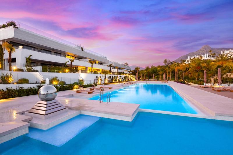 Foto 09af9fbf-362f-48de-97db-d7effaaf498e. Apartment with heating parking pool in Las Lomas de Río Verde Marbella