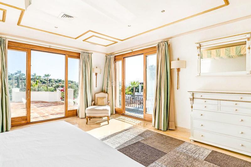 Foto eabbc1ff-88bb-4e53-97c3-6f38bf1e111d. House with heating parking pool in El Paraíso Benahavís