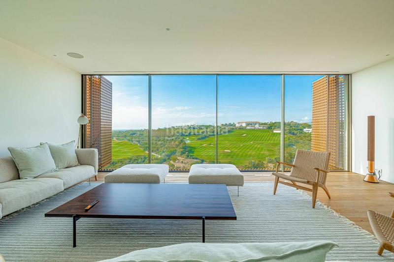 Foto 740572a2-009e-4f85-9b9c-e9db4347197a. Casa amb aparcament piscina a Casares golf - Casares del sol Casares