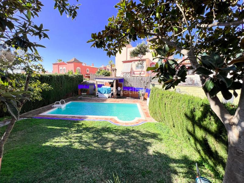 Foto caec282d-894b-4e78-8cad-b636e5d838c8. Casa en Río Real Marbella