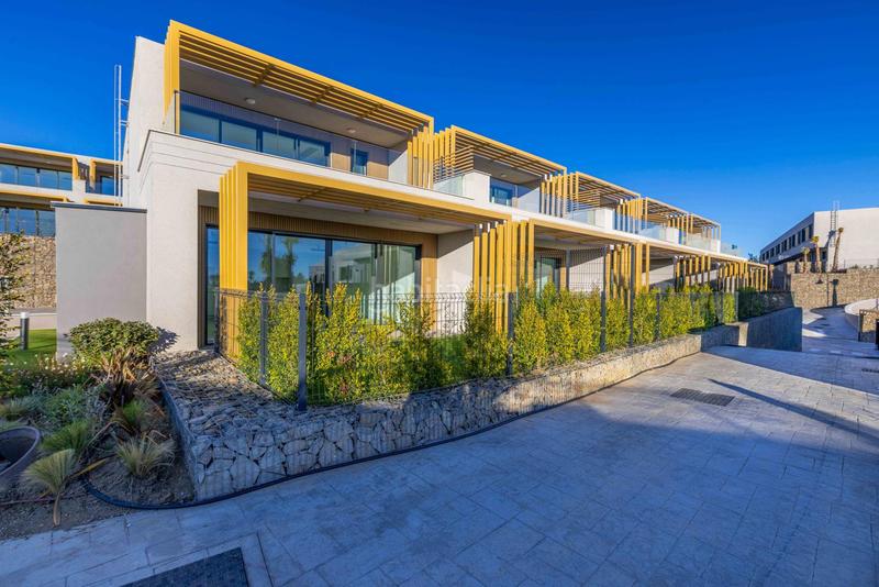 Foto f1e2a594-7687-4fd2-a7a8-8449025af3e6. Casa adossada amb aparcament piscina a El Faro de Calaburra - Chaparral Mijas