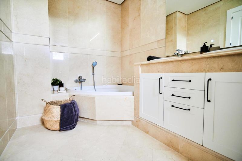 Foto c21454a4-f96c-4b66-853f-63b91d2c2529. Appartement avec chauffage parking piscine dans Los Naranjos Marbella