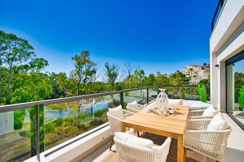 Foto ebe2b339-e52d-4089-801e-0c30455b8dac. Attico con riscaldamento parcheggio piscina in Los Naranjos Marbella