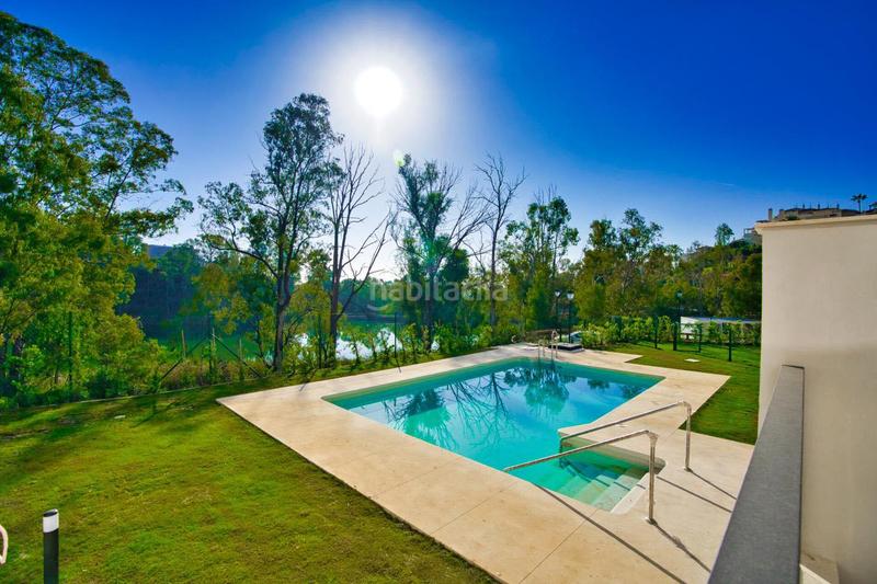 Foto 62cd56f6-3c47-4b04-9348-d904eccce772. Dachwohnung mit heizung parking pool in Los Naranjos Marbella