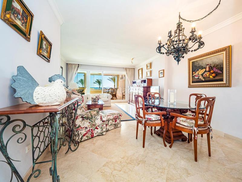 Foto 0d0d83fc-38d7-44ce-812c-89f1c40170d4. Apartament amb calefacció aparcament piscina a Puerto Banús Marbella