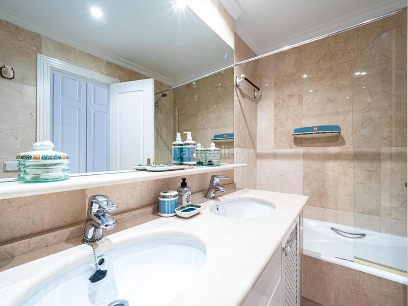 Foto 3e91f2aa-e3e0-487c-a978-5deed79b4de5. Apartament amb calefacció aparcament piscina a Puerto Banús Marbella