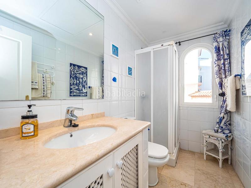 Foto 7e385df4-b9b4-4367-8e32-324b346b66dc. Apartament amb calefacció aparcament piscina a Puerto Banús Marbella