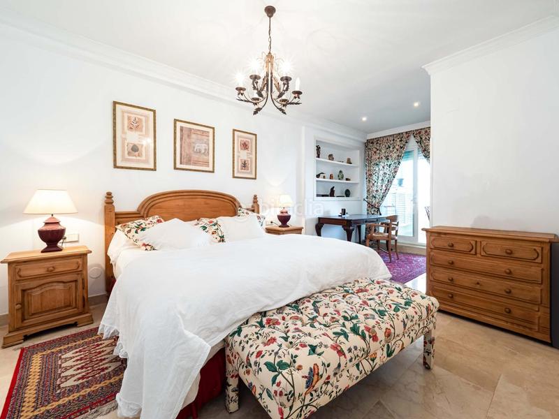 Foto de9b3a8d-fa1e-4c5d-9f0e-1b5e0f6a5335. Apartament amb calefacció aparcament piscina a Puerto Banús Marbella