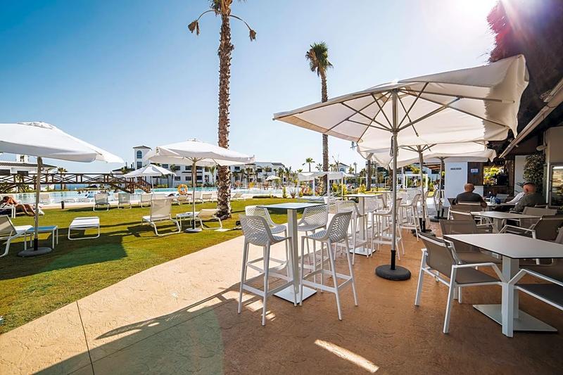 Foto 2b57b6ee-e42e-4d6e-82d0-7a62831dfdc7. Apartament amb aparcament piscina a altos de Estepona Estepona