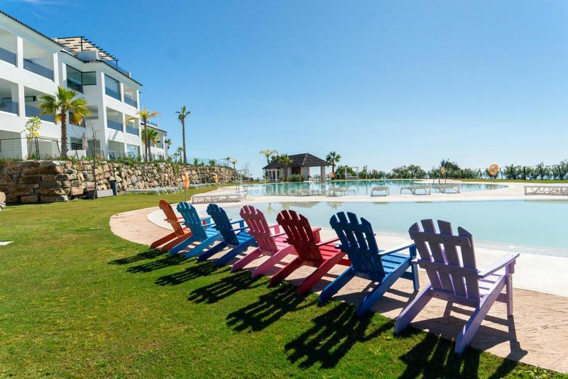 Foto 129e7726-7a09-47dc-ab0c-32ec4f3d833d. Appartement avec parking piscine dans altos de Estepona Estepona
