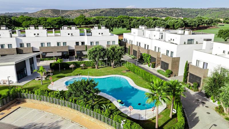 Foto 8d1d22f3-9231-43ca-a9fe-5f6e9ef959f2. Maison jumelée avec chauffage parking piscine dans Sotogrande alto Sotogrande