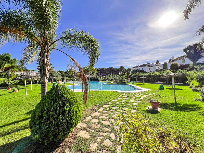 Foto 701e879e-2b81-4a94-b1c9-17c741338dcc. Apartment with heating pool in Atalaya - Isdabe Estepona