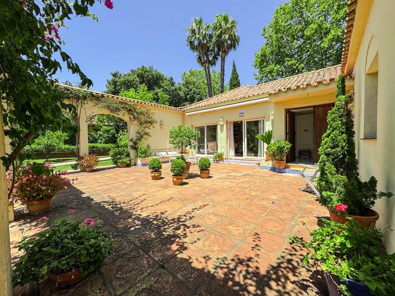 Foto 491e9da9-19b7-4c8d-afd2-570ffe73ef17. Haus mit heizung parking pool in Sotogrande alto Sotogrande