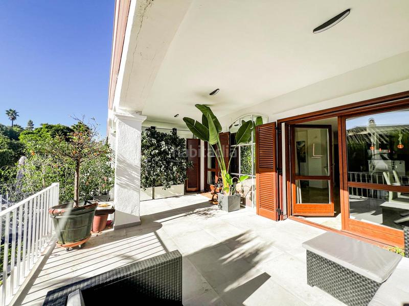 Foto 61ac12fe-2fba-45a0-86f2-afc74025dfd7. Casa aparellada amb calefacció aparcament piscina a Marbella