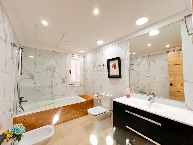 Foto 7ee330c3-0efb-4dbb-a50e-4a86cb60fc09. Casa bifamiliare con riscaldamento parcheggio piscina in Marbella