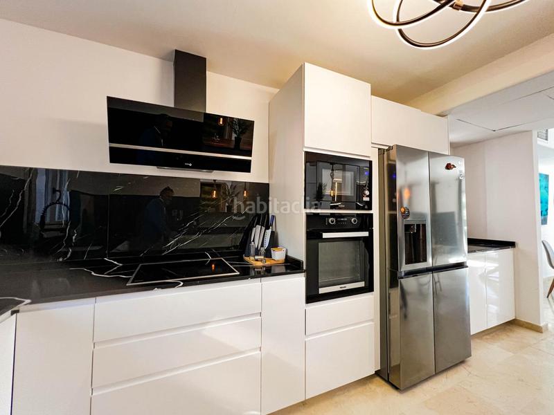 Foto dc94ed1c-43fa-47d9-9885-3bc6996b52db. Casa bifamiliare con riscaldamento parcheggio piscina in Marbella