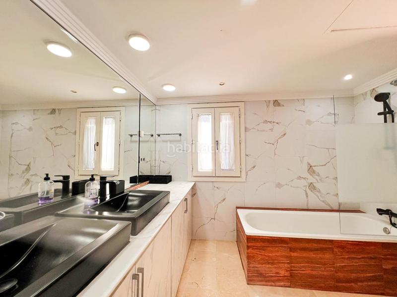 Foto f4c96304-d0db-4a0b-a166-6d4bfb11d4c4. Casa bifamiliare con riscaldamento parcheggio piscina in Marbella