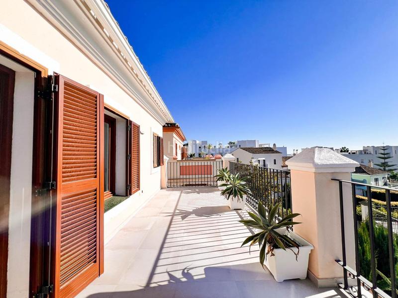 Foto 0686d5cf-6fa8-4f17-80cc-12df9de6861f. Doppelhaus mit heizung parking pool in La Carolina - Guadalpín Marbella