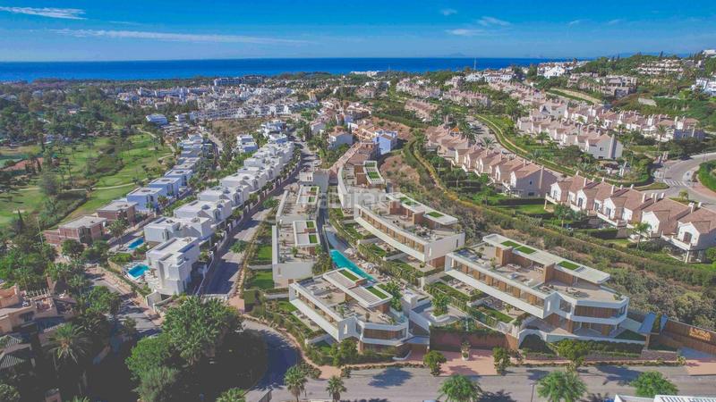 Foto 81372a02-09d6-41c5-a888-0f8fffe2ed7e. Casa aparellada amb calefacció aparcament piscina a Estepona