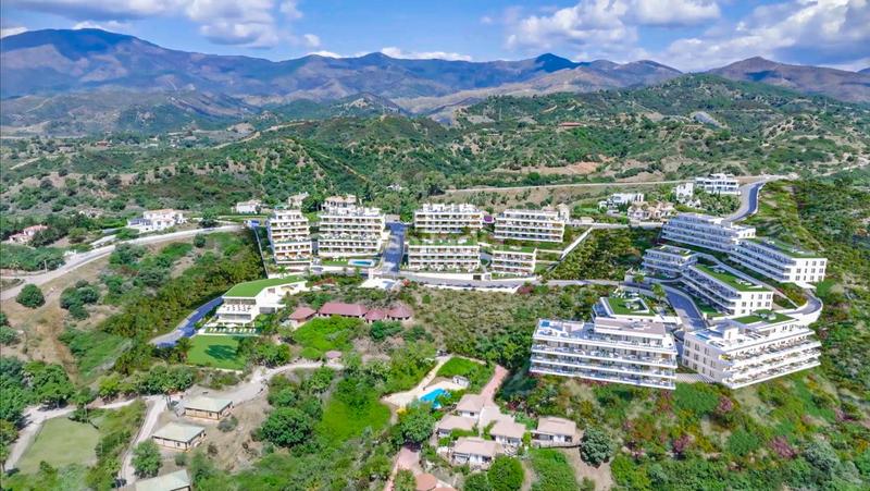 Foto 1ae11e0b-0641-4306-acb6-6f849f135842. Apartament amb calefacció aparcament piscina a La Concha - Resina Golf Estepona