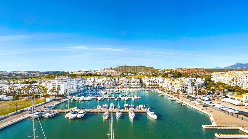 Foto 3fe53a69-7d4e-49ae-9b5a-330b39bcb4ff. Casa aparellada amb calefacció aparcament piscina a Manilva