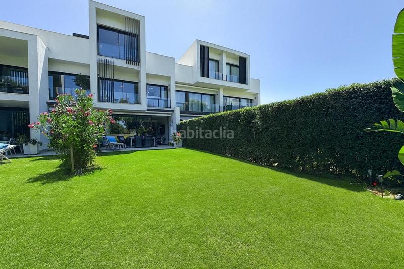 Foto f90212f1-8218-4307-bb10-3d97c9c6b5a1. Casa adossada amb calefacció aparcament piscina a Sotogrande