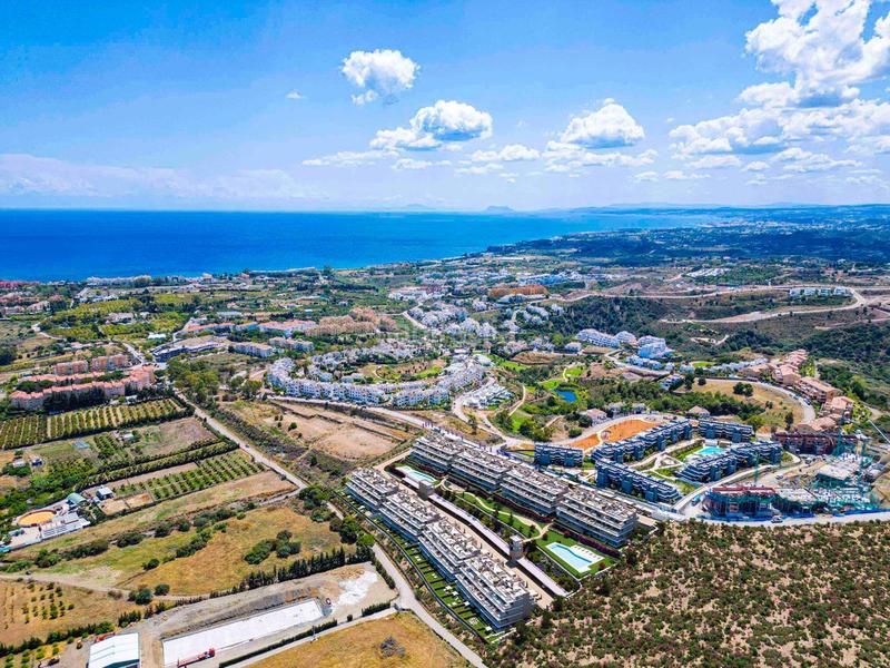 Foto 04326c5f-a2f2-4fbb-b9fa-1ad6c7695e3a. Penthouse with heating parking pool in La Concha - Resina Golf Estepona