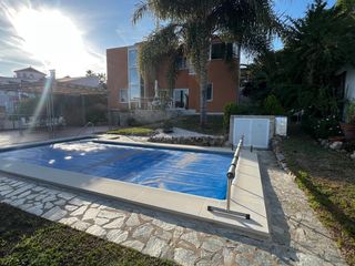 Chalet à Almayate Bajo. Impresionante casa con vistas al mar y piscina privada