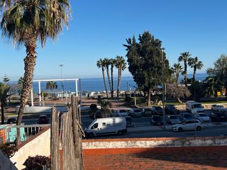 Casa adossada a Poniente-Faro. Encantadora casa, ubicada a solo unos pasos del mar