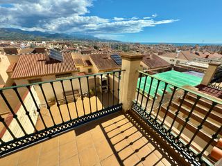 Casa adossada a Viña Málaga. Magnífico adosado en una exclusiva urbanización en la zona de vi