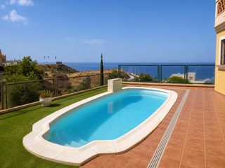 Doppelhaus in Mezquitilla. Pareado con piscina privada y vistas al mar